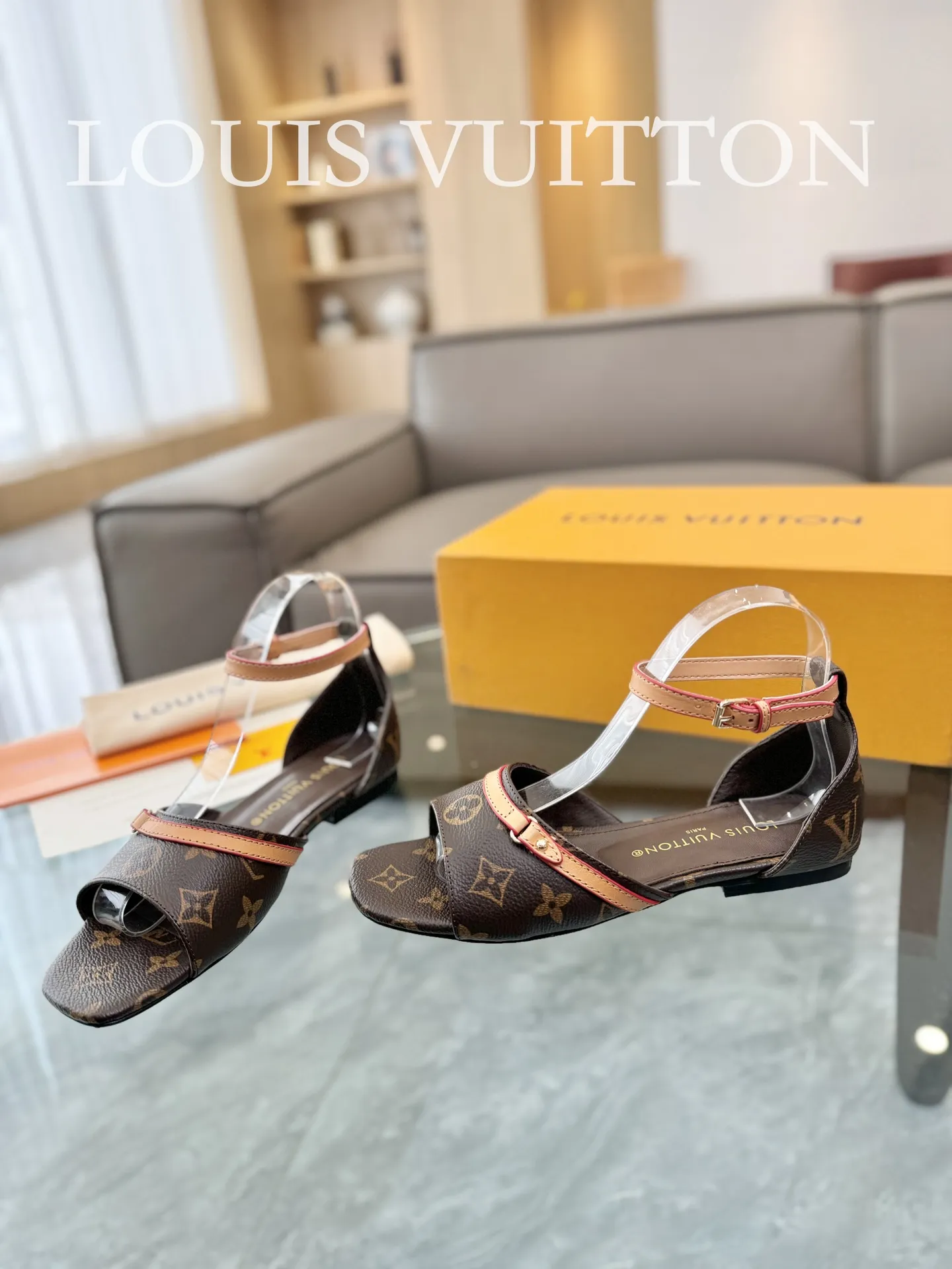 👟👟Ex-factory price 620👟👟 👟👟The top version of LV Lujia 24/denim jeans are so beautiful. I rarely make Lv family items, but I really can’t refuse this pair of kittens! I purchased the original version and developed it with care. The heels are custom molded. The brown leather with presbyopic denim is so brilliant! The perfect kitten heel, which is just right, is high-end, classic, sexy and comfortable. It is a must-have item that can give you full marks as a summer shoe! Sandals 5cm and 9cm/hollow sandals/ballet shoes 🔜3 items ✅Upper: Denim denim ✅Inner: original customized cowhide ✅Outsole: Italian genuine leather outsole ✅Number of yards: 35-41 (40.41 customization is not returnable) ✅Packaging: full set of exquisite packaging